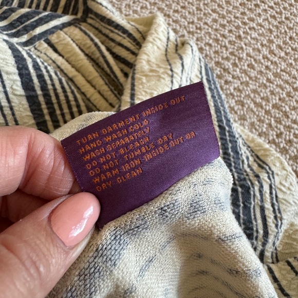 Chic and Flattering Hamptons Dress - Picture 9 of 11